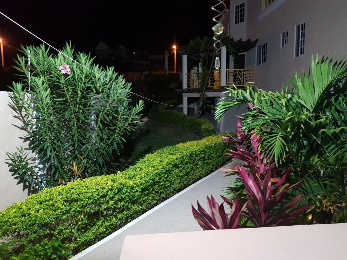 Cool Breeze Discovery Bay Exterior photo