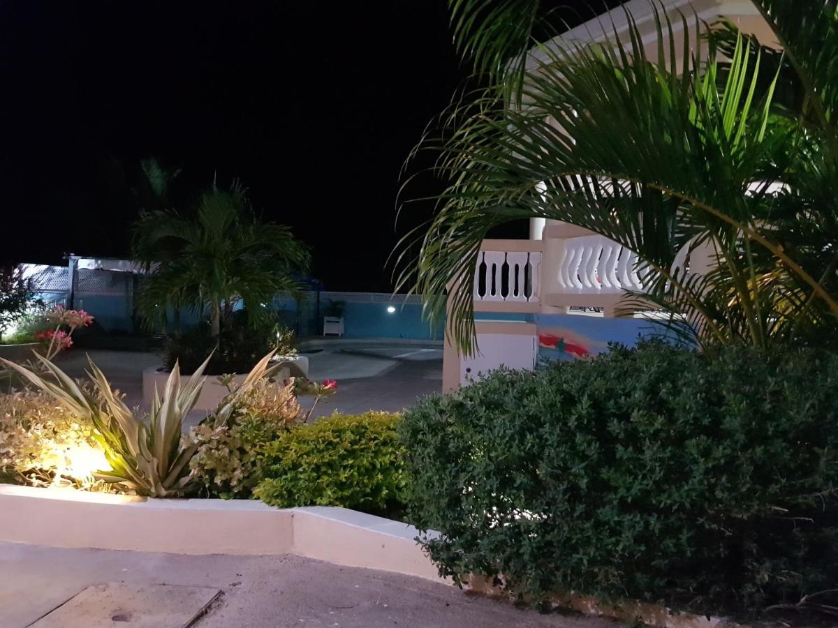 Cool Breeze Discovery Bay Exterior photo